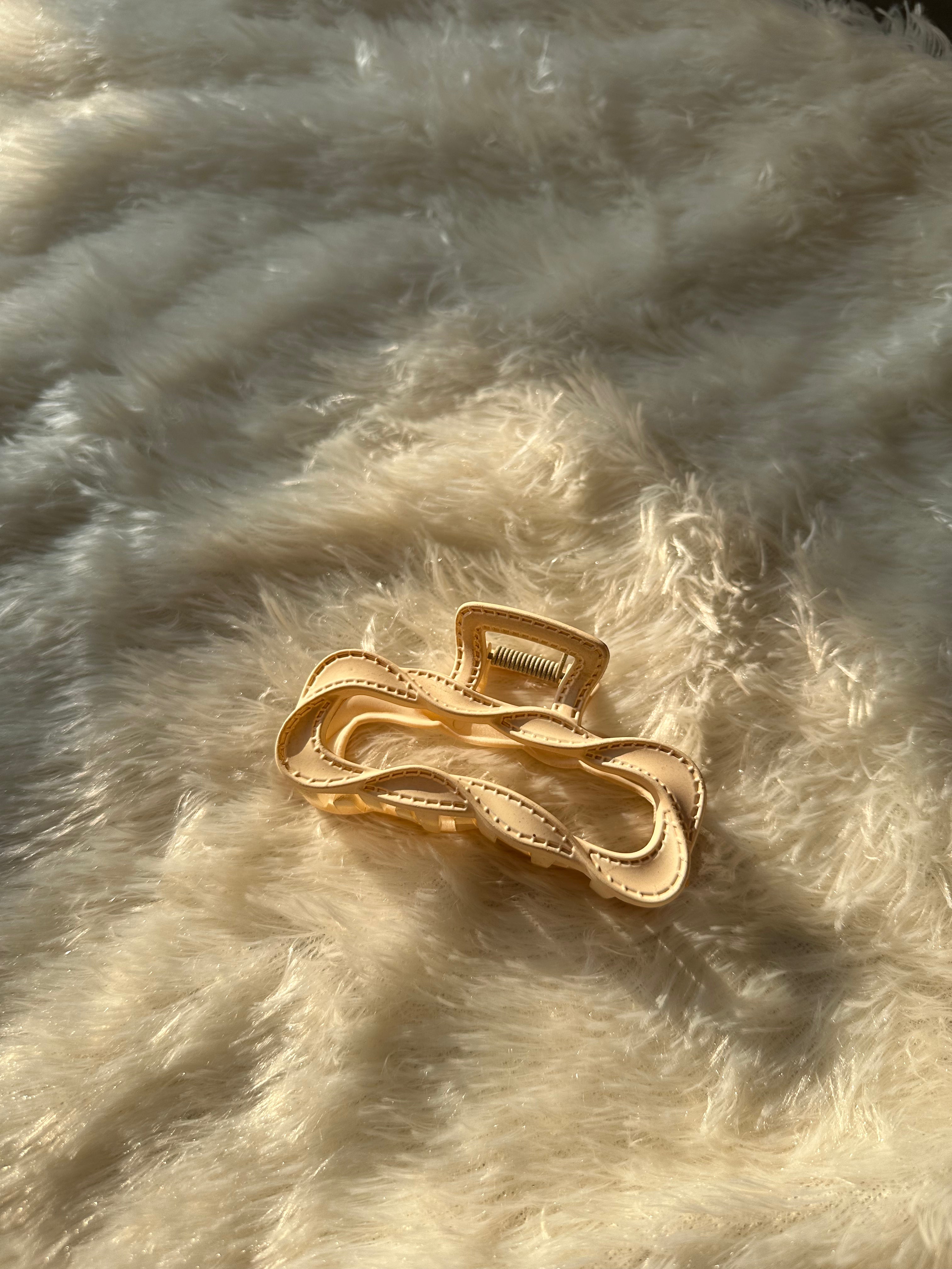 Soft Wave Hair Claw (large)