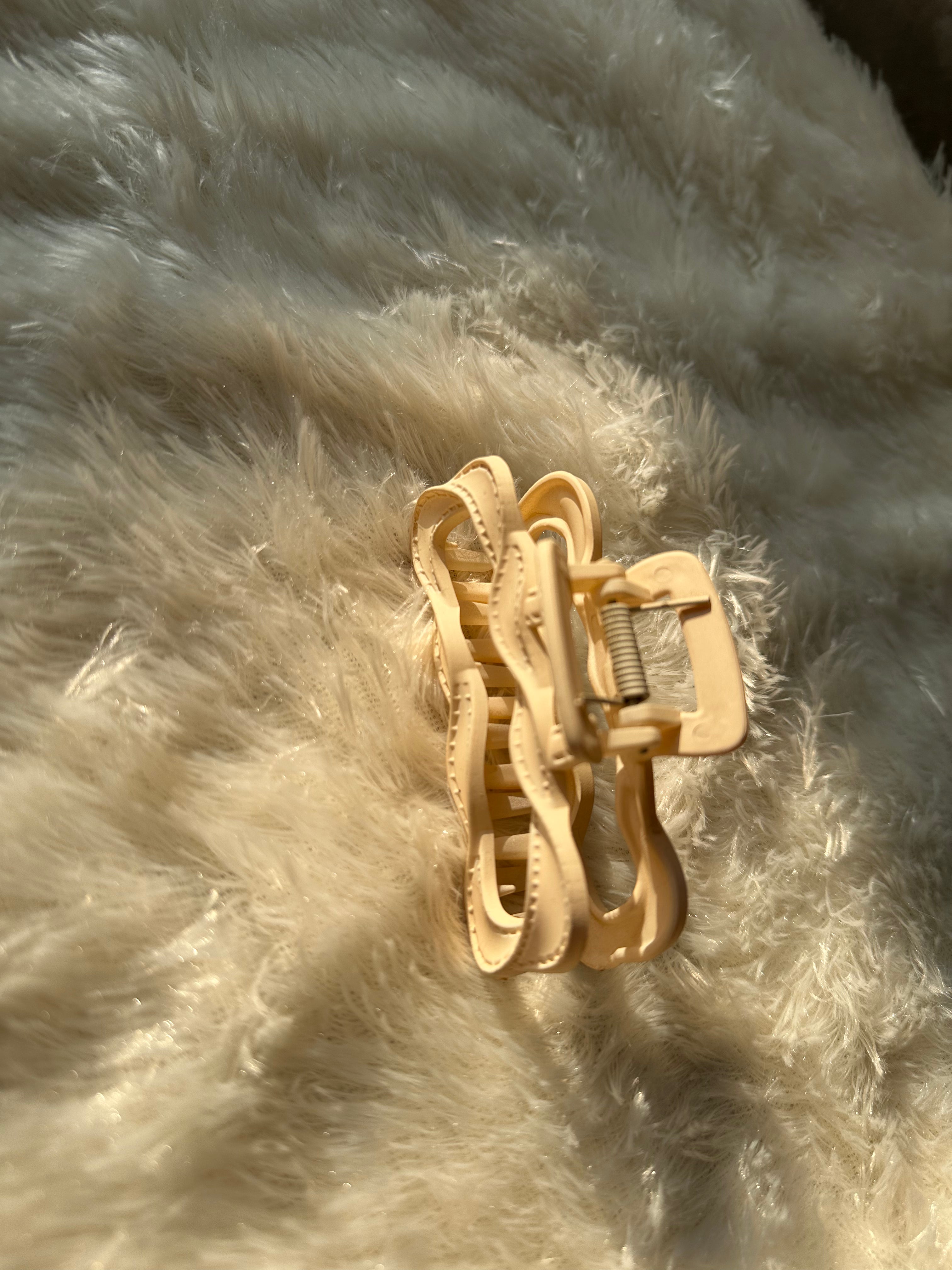 Soft Wave Hair Claw (large)